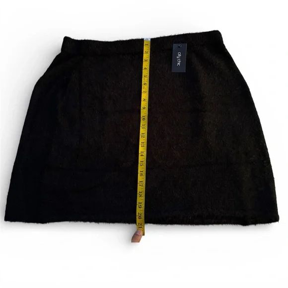 City Chic Fluffy Skirt - black                     Size L/20
New! - Picture 5 of 12